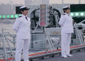 中国航母女兵 分布在全舰各个岗位(1)